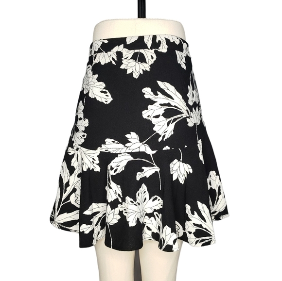 Banana Republic Floral Black White Above Knee Mini Skirt A Line Size 8 - Picture 3 of 3